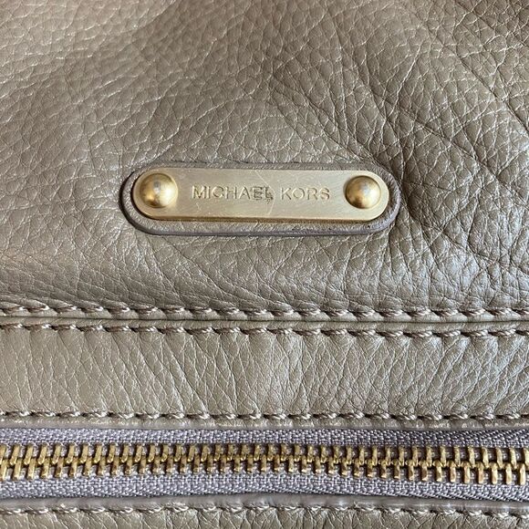 Michael Kors Austin Leather Large Shoulder Tote - Picture 4 of 15